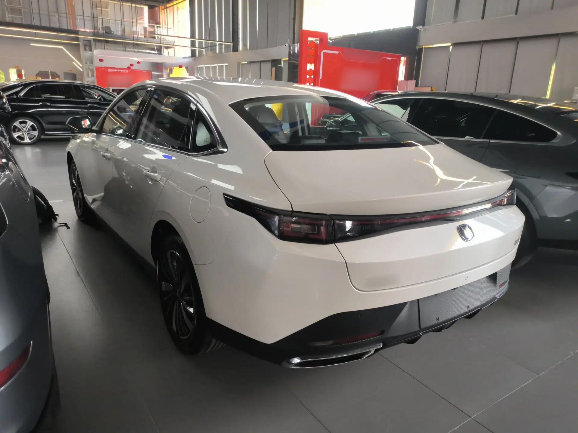 CHANGAN Eado PHEV 2025 Smart New Blue Whale 145KM Battleship Edition — миниатюра 4