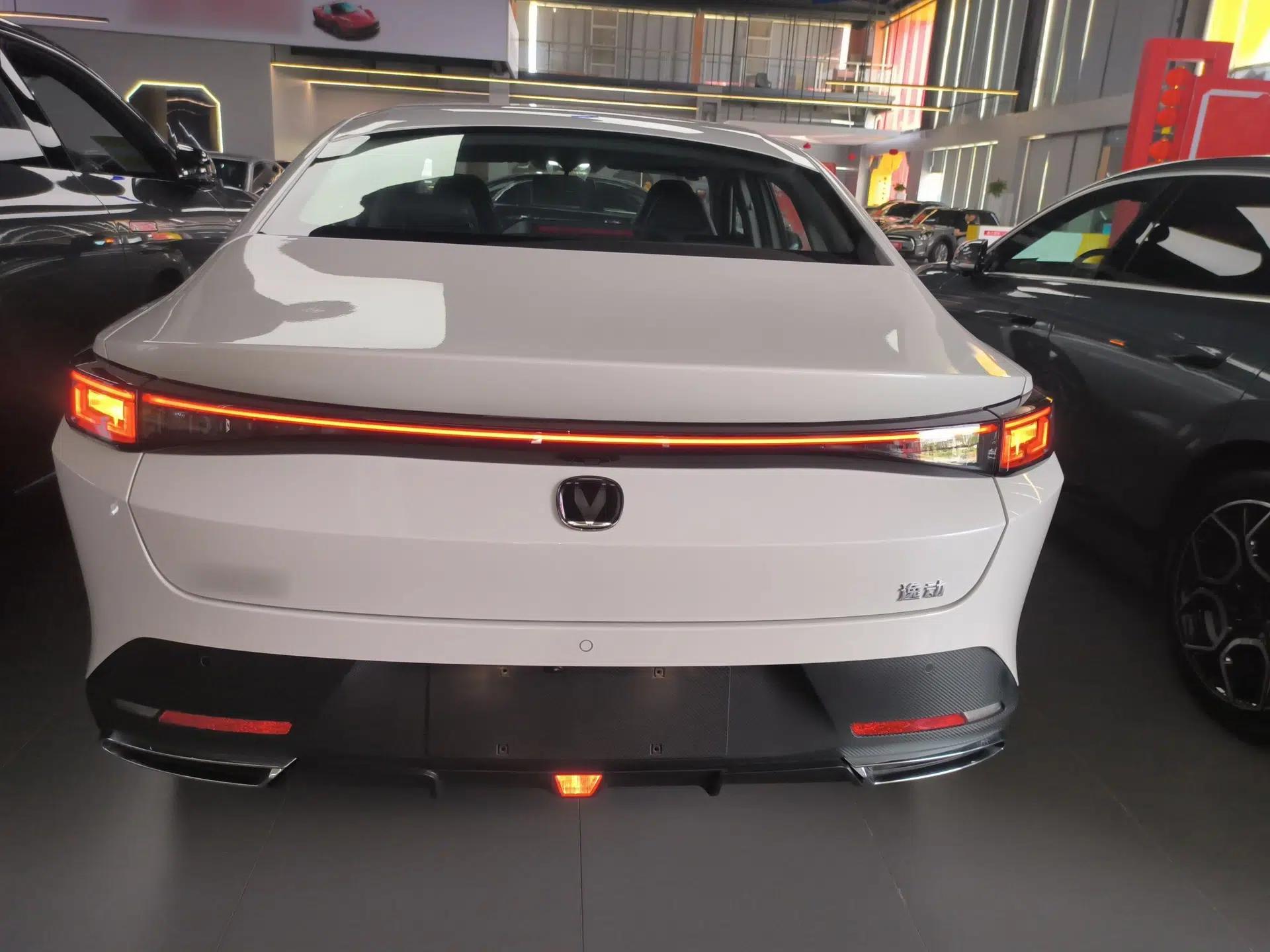 CHANGAN Eado PHEV 2025 Smart New Blue Whale 145KM Battleship Edition — миниатюра 5