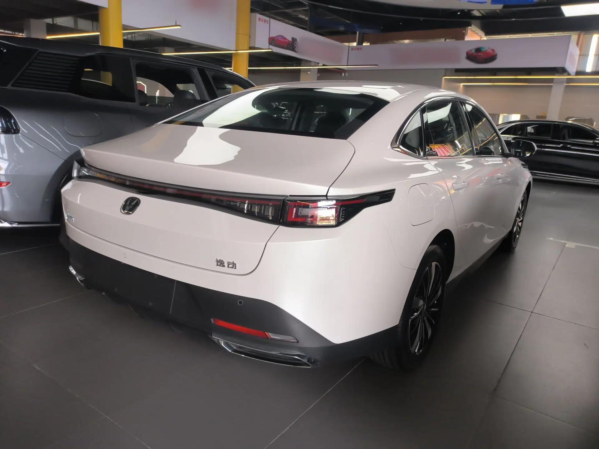 CHANGAN Eado PHEV 2025 Smart New Blue Whale 145KM Battleship Edition — миниатюра 6