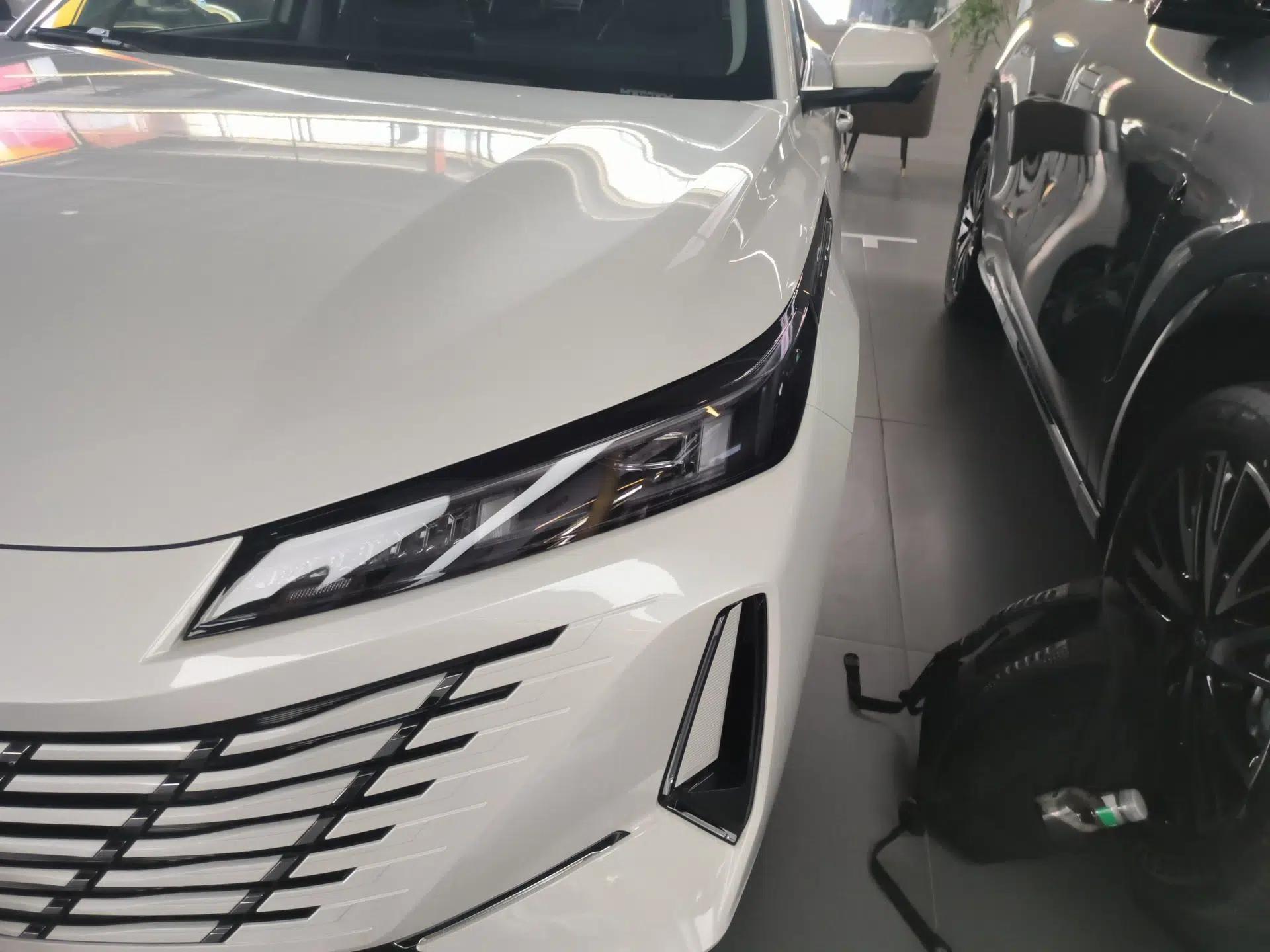 CHANGAN Eado PHEV 2025 Smart New Blue Whale 145KM Battleship Edition — миниатюра 9