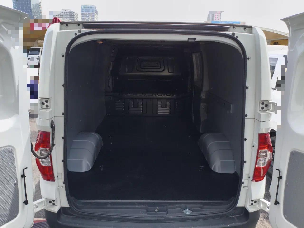 SAIC MAXUS EV30 2023 Pure-Electric Smart Logistics Expert with Long Wheelbase Guoxuan — миниатюра 21
