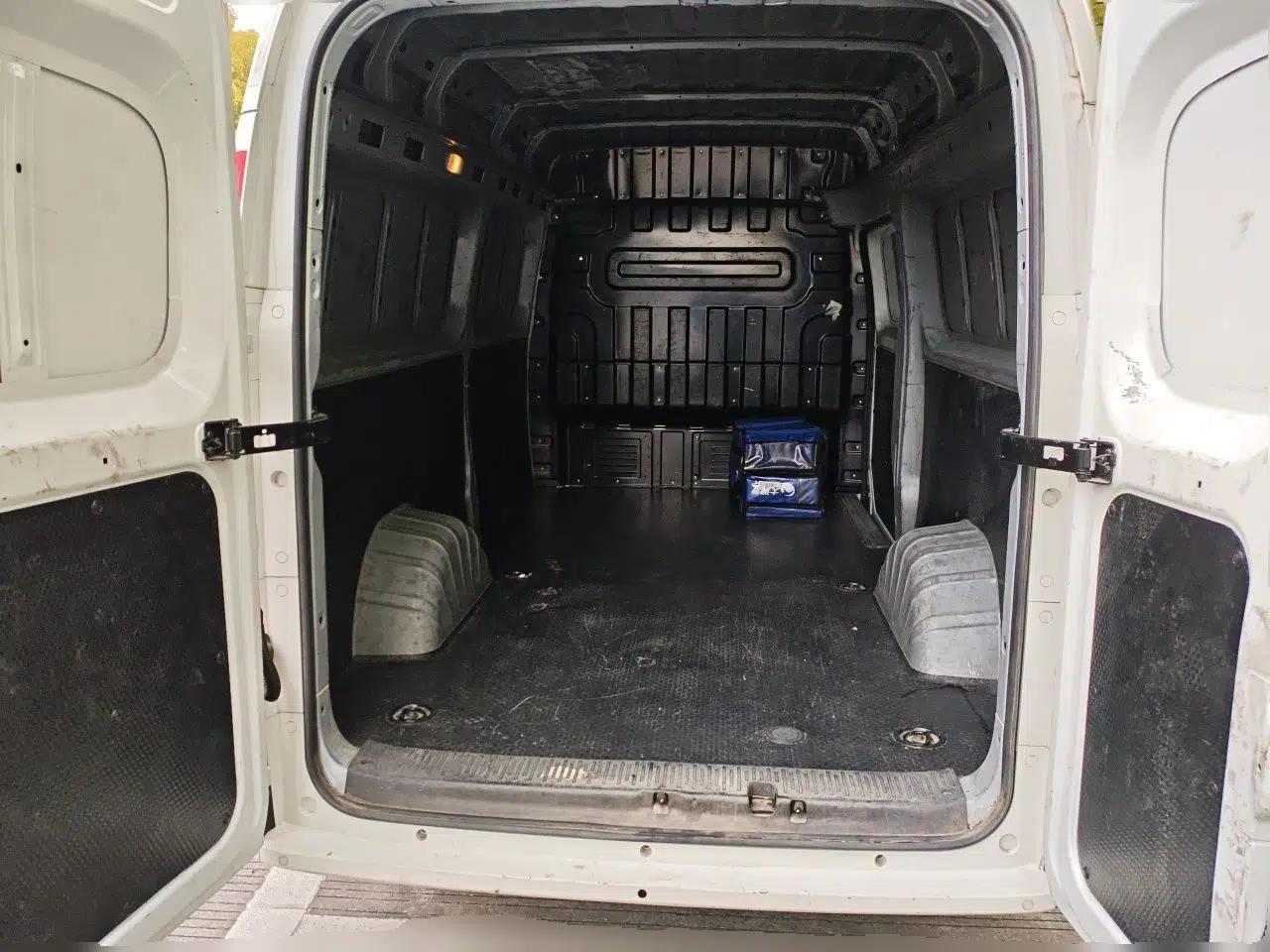 SAIC MAXUS Dana V1 2024 V1 Long Wheelbase High Roof (51 kWh) — миниатюра 20