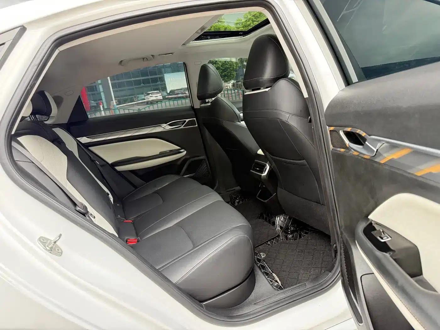 Geely Emgrand L 2022 1.4T CVT Flagship Edition — миниатюра 11