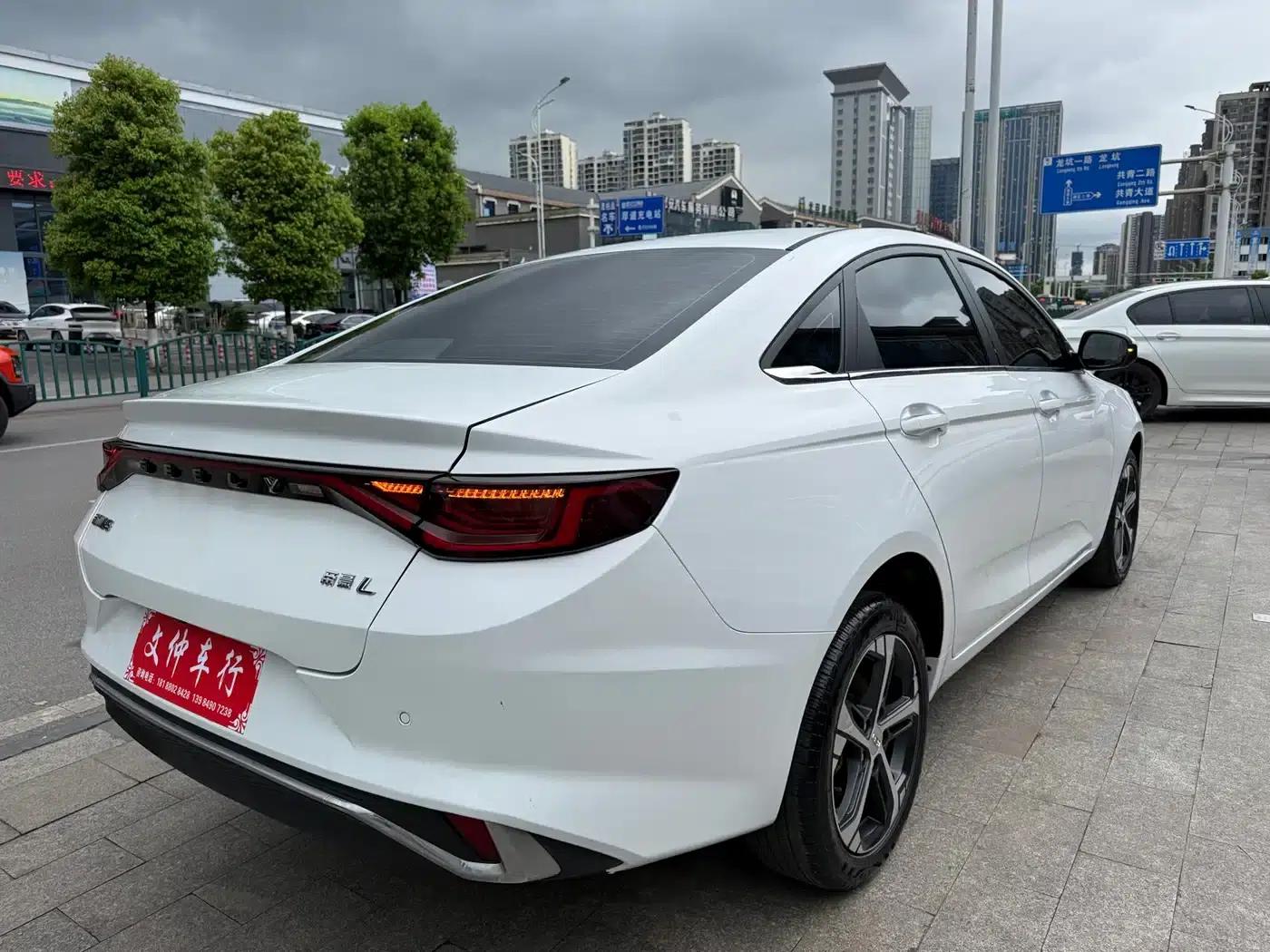 Geely Emgrand L 2022 1.4T CVT Flagship Edition — миниатюра 4