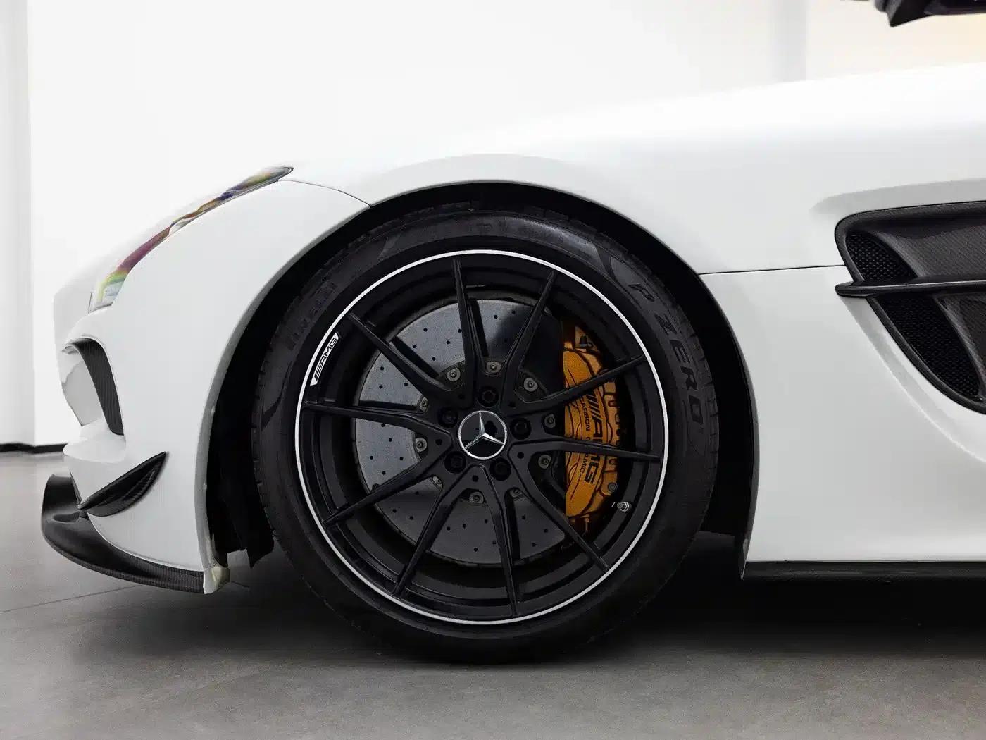 2011 Mercedes-Benz SLS AMG — миниатюра 11