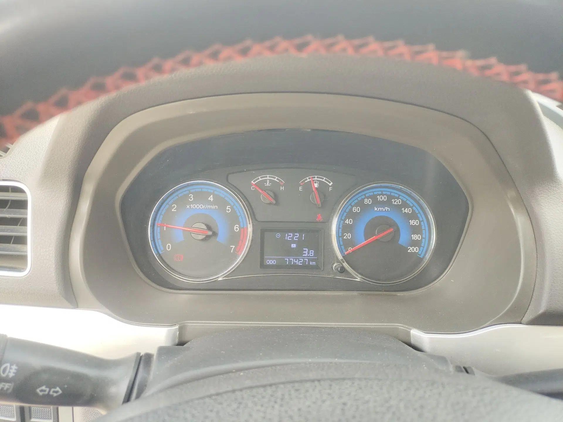 Dongfeng Fengon 360 2015 1.5L Manual Comfort 7-Seater China IV Standard — миниатюра 12