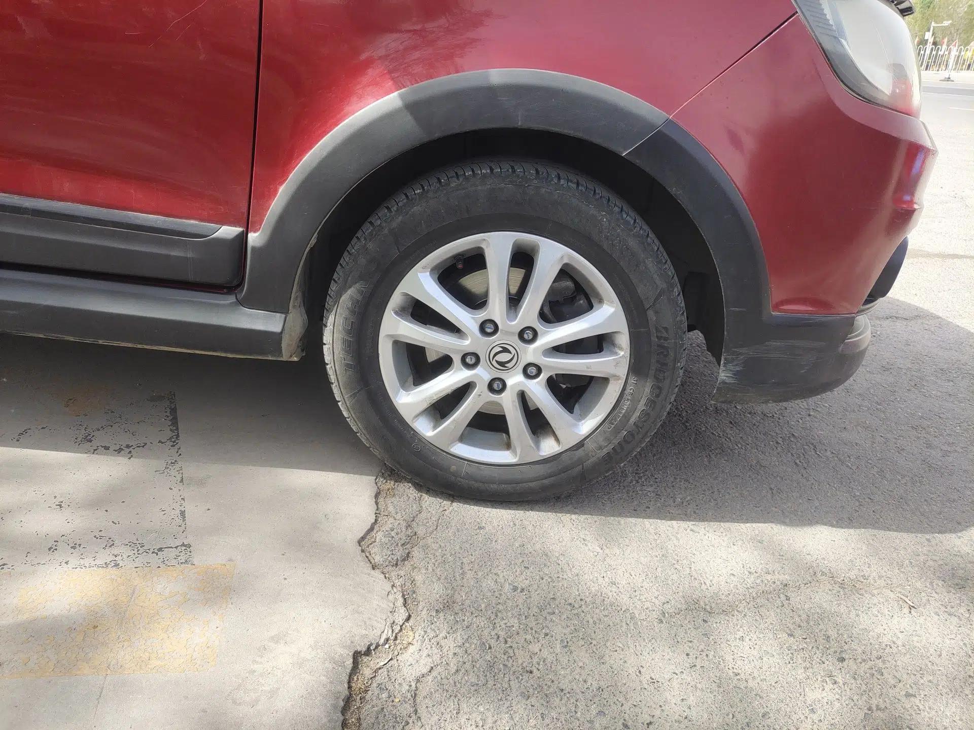 Dongfeng Fengon 360 2015 1.5L Manual Comfort 7-Seater China IV Standard — миниатюра 8