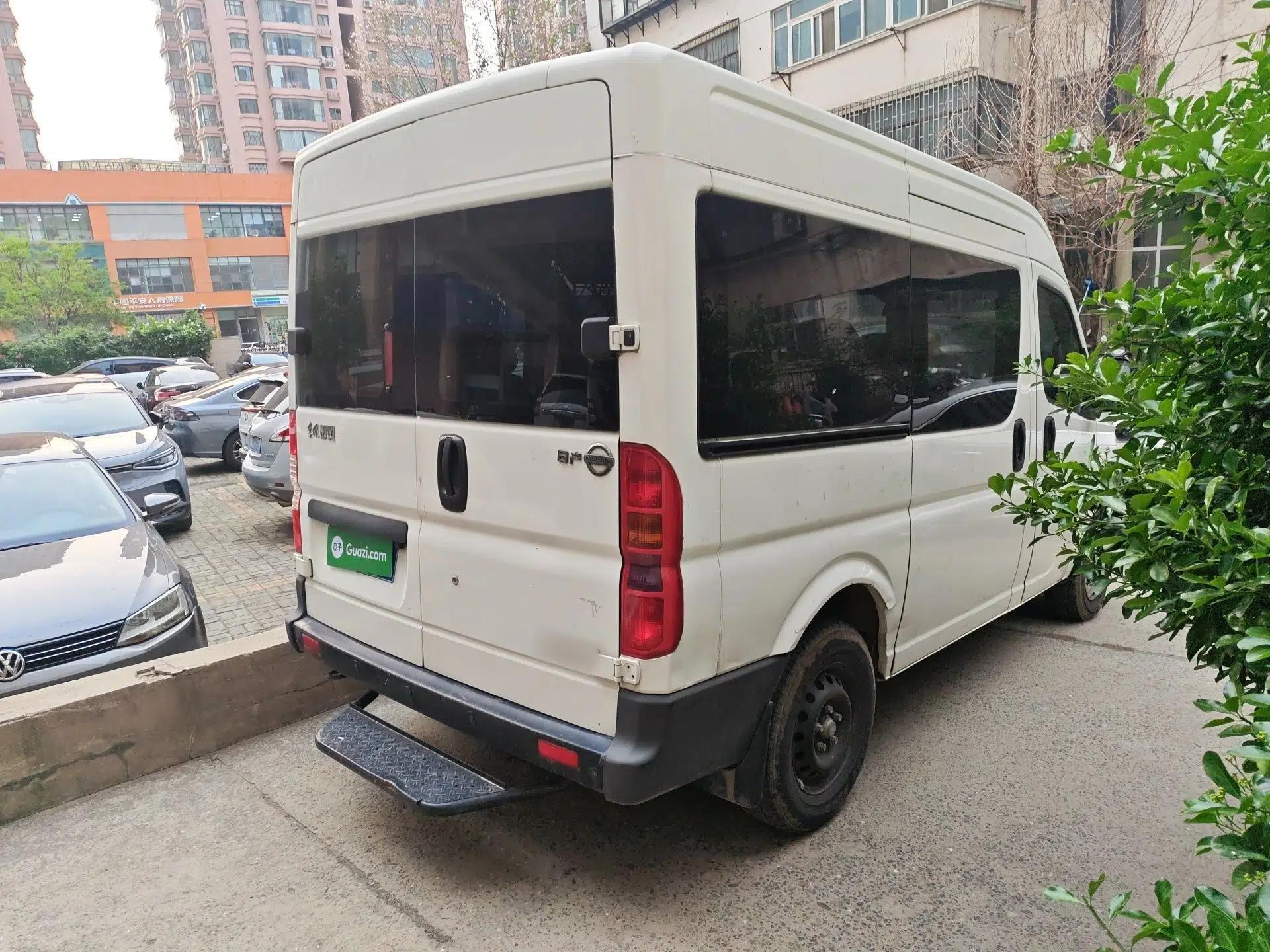 Dongfeng Yufeng 2014 2.5T YuliBao Logistics Vehicle Standard Features Include Short Wheelbase with Mid-Roof ZD25 — миниатюра 6