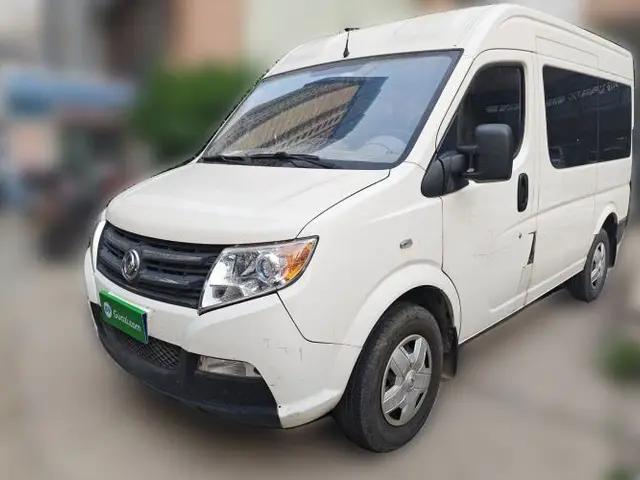 Dongfeng Yufeng 2014 2.5T YuliBao Logistics Vehicle Standard Features Include Short Wheelbase with Mid-Roof ZD25