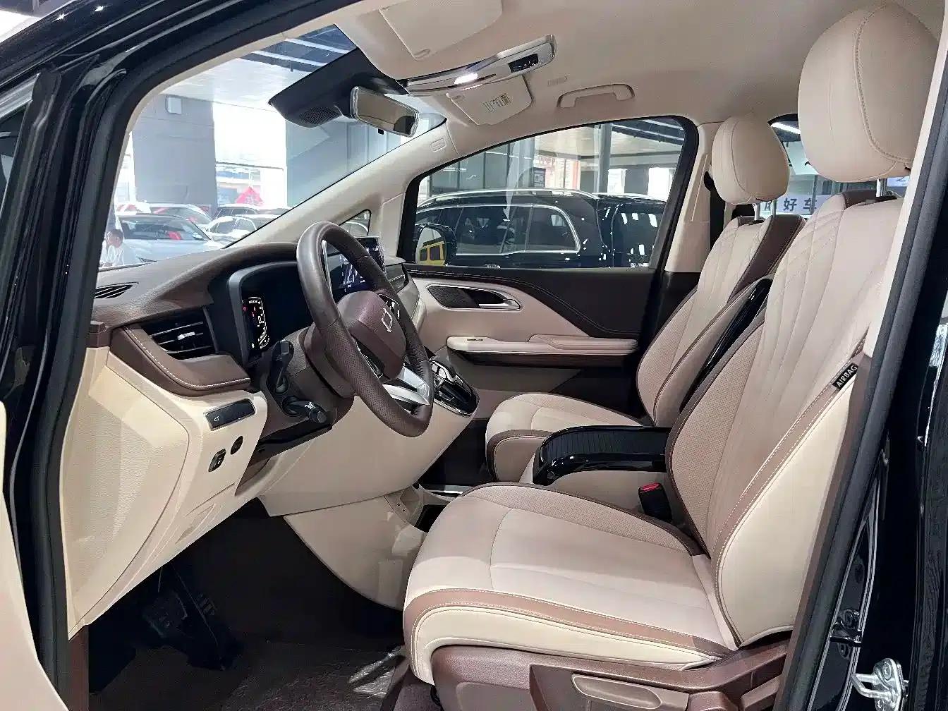 Bestune M9 2023 2.0T Premium 70th Anniversary Edition — миниатюра 4