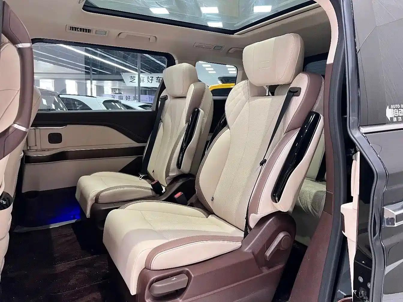 Bestune M9 2023 2.0T Premium 70th Anniversary Edition — миниатюра 5