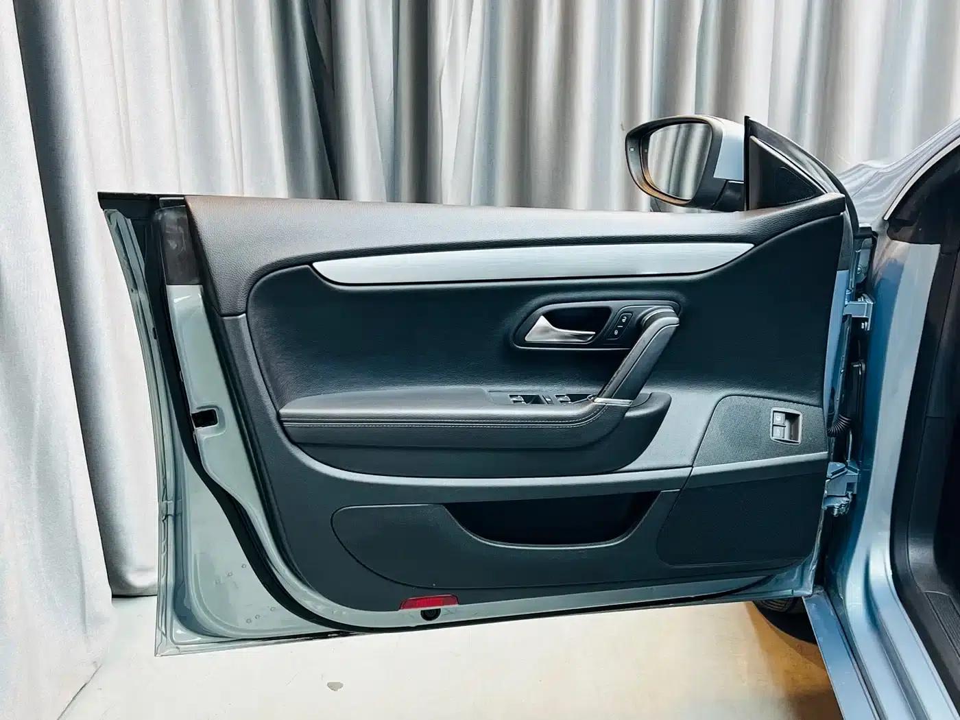 Volkswagen CC 2009 3.6FSI Top-of-the-line version — миниатюра 8