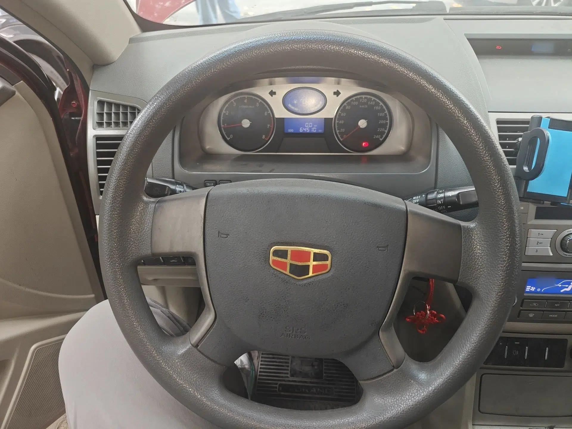 Geely Auto Classic Emgrand 2010 Hatchback 1.5L Manual Comfort Edition — миниатюра 11