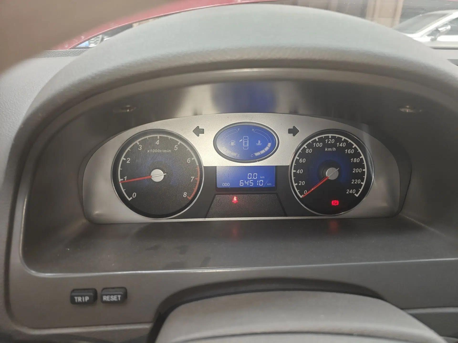 Geely Auto Classic Emgrand 2010 Hatchback 1.5L Manual Comfort Edition — миниатюра 12