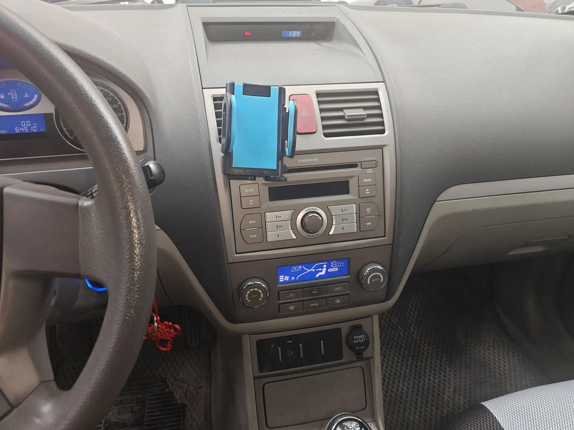 Geely Auto Classic Emgrand 2010 Hatchback 1.5L Manual Comfort Edition — миниатюра 14