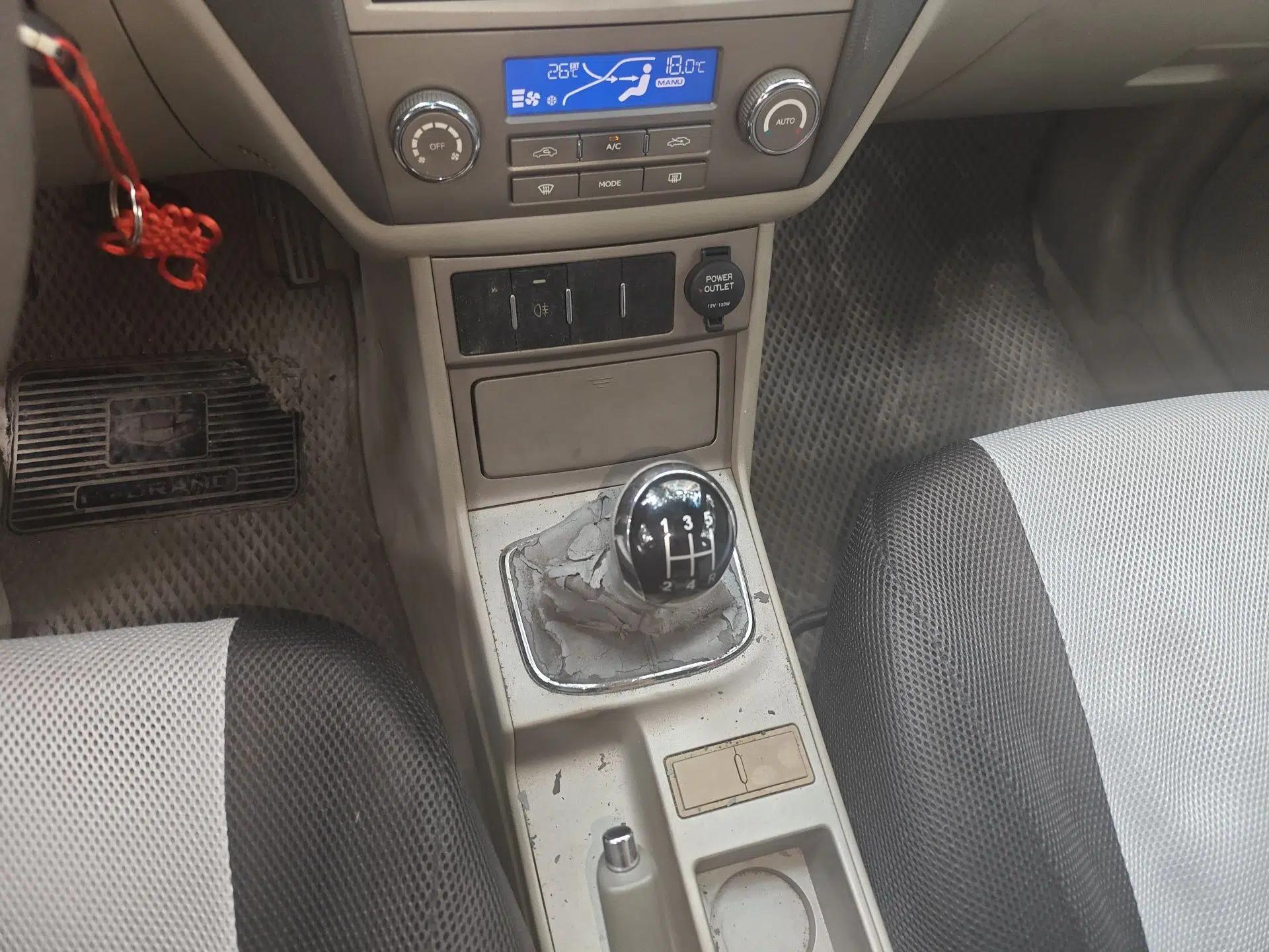 Geely Auto Classic Emgrand 2010 Hatchback 1.5L Manual Comfort Edition — миниатюра 15