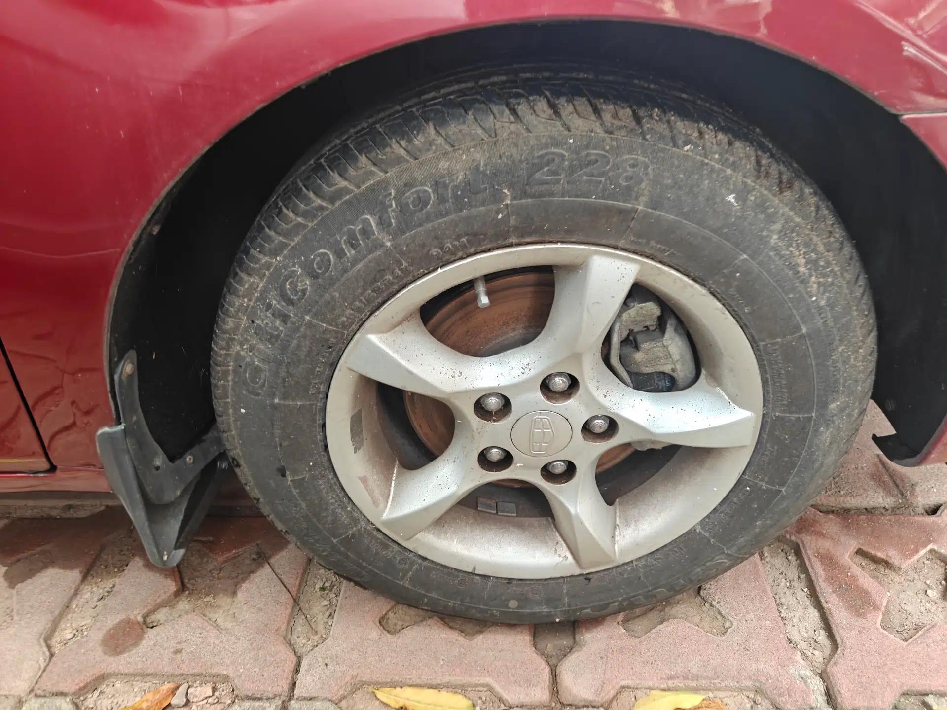 Geely Auto Classic Emgrand 2010 Hatchback 1.5L Manual Comfort Edition — миниатюра 8
