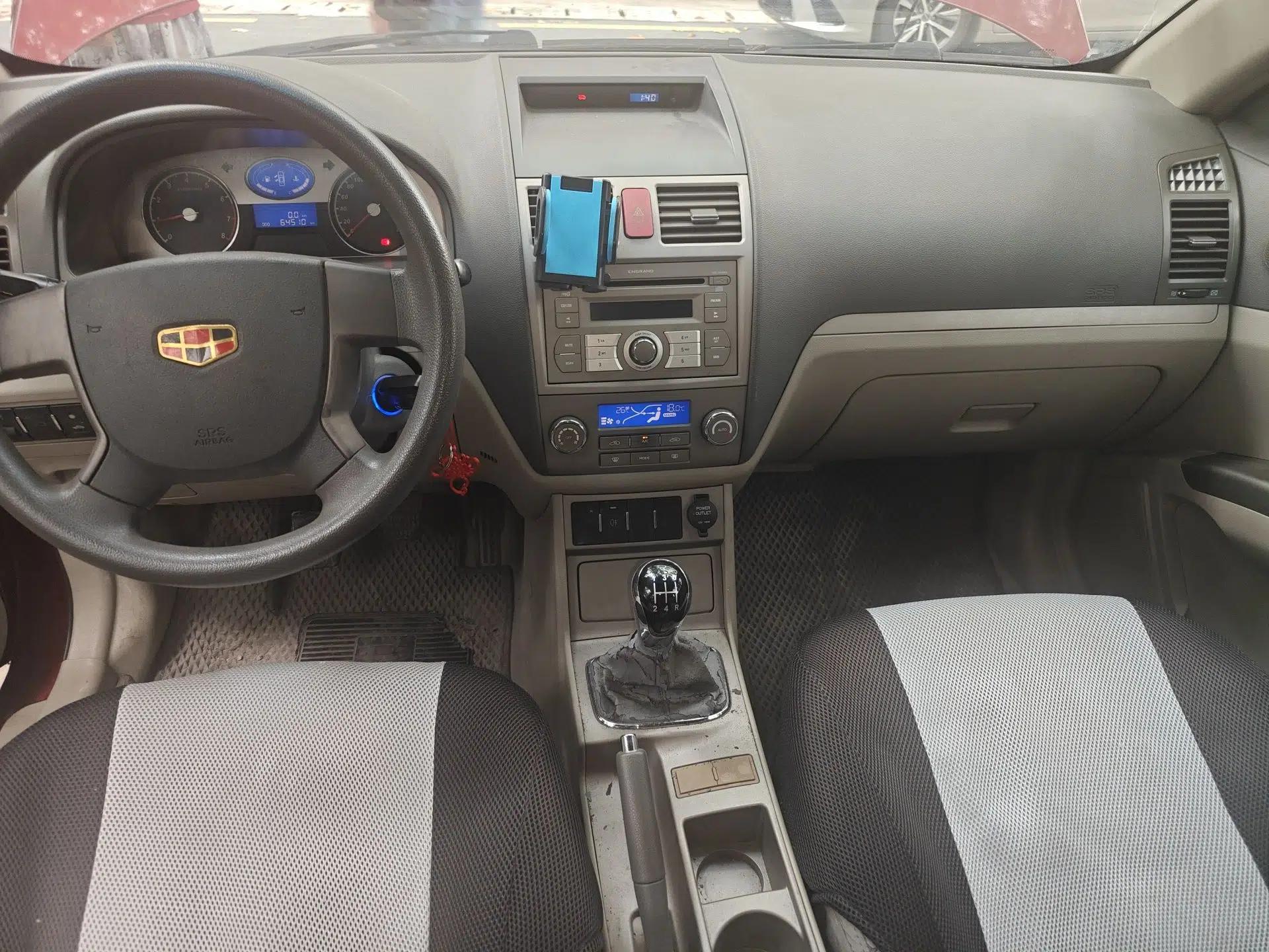 Geely Auto Classic Emgrand 2010 Hatchback 1.5L Manual Comfort Edition — миниатюра 10