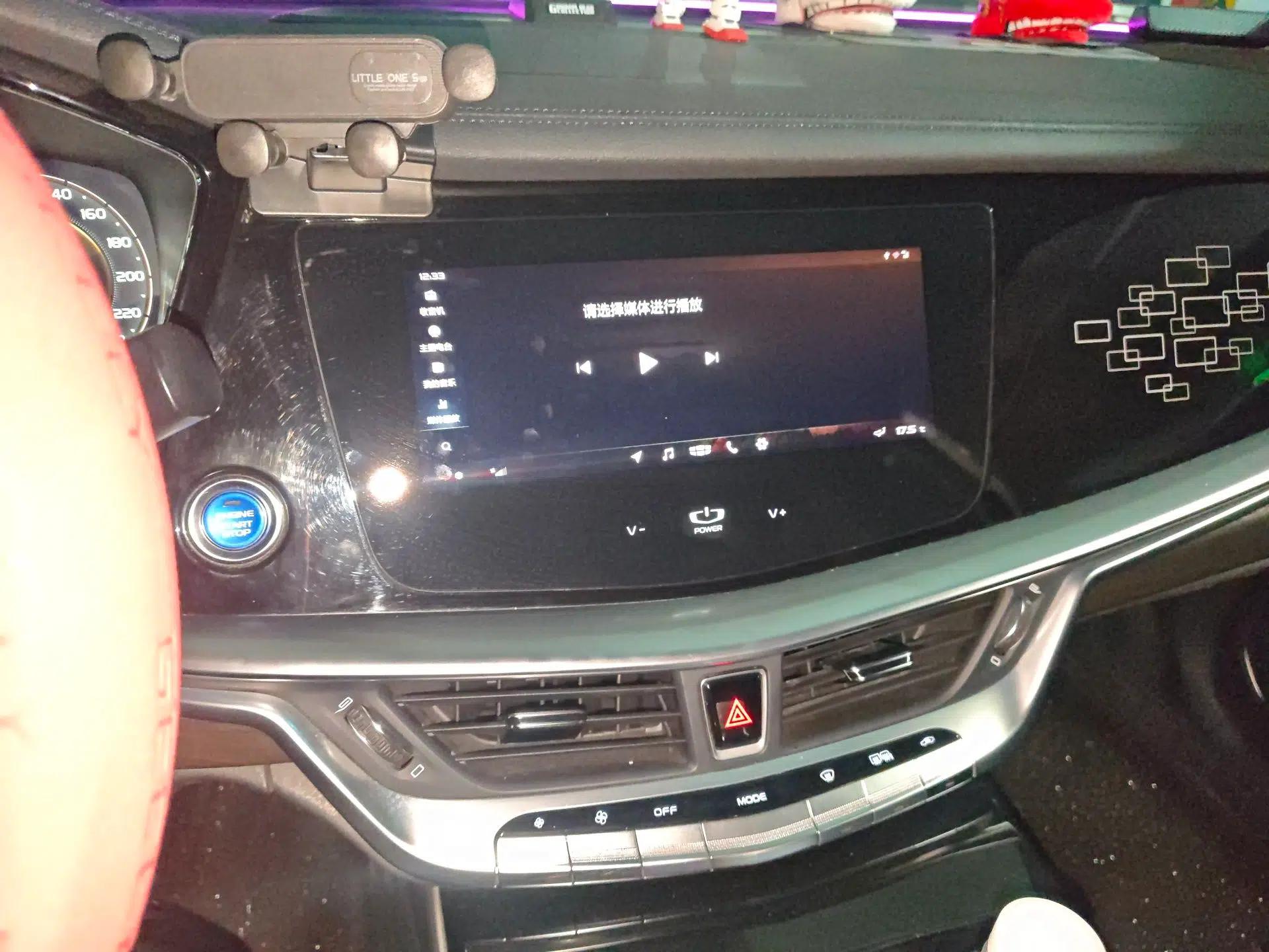Geely Auto Emgrand GT New Energy 2018 1.5T PHEV Yaoyue Edition — миниатюра 14