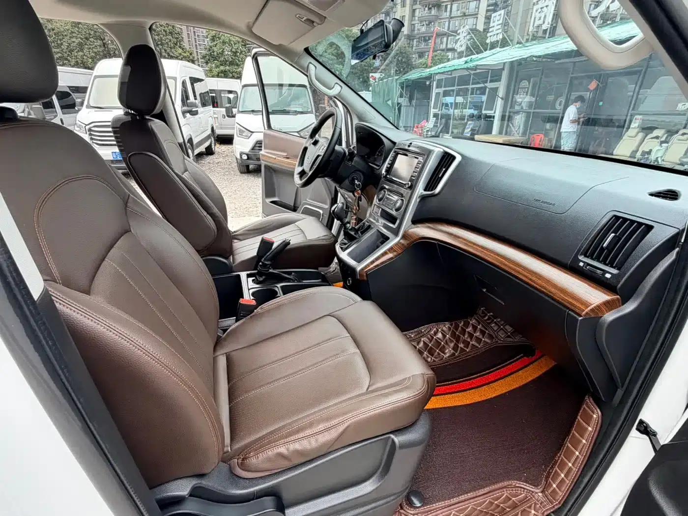 Lingzhi PLUS 2023 2.0L Manual Comfort CNG 9-seater — миниатюра 10