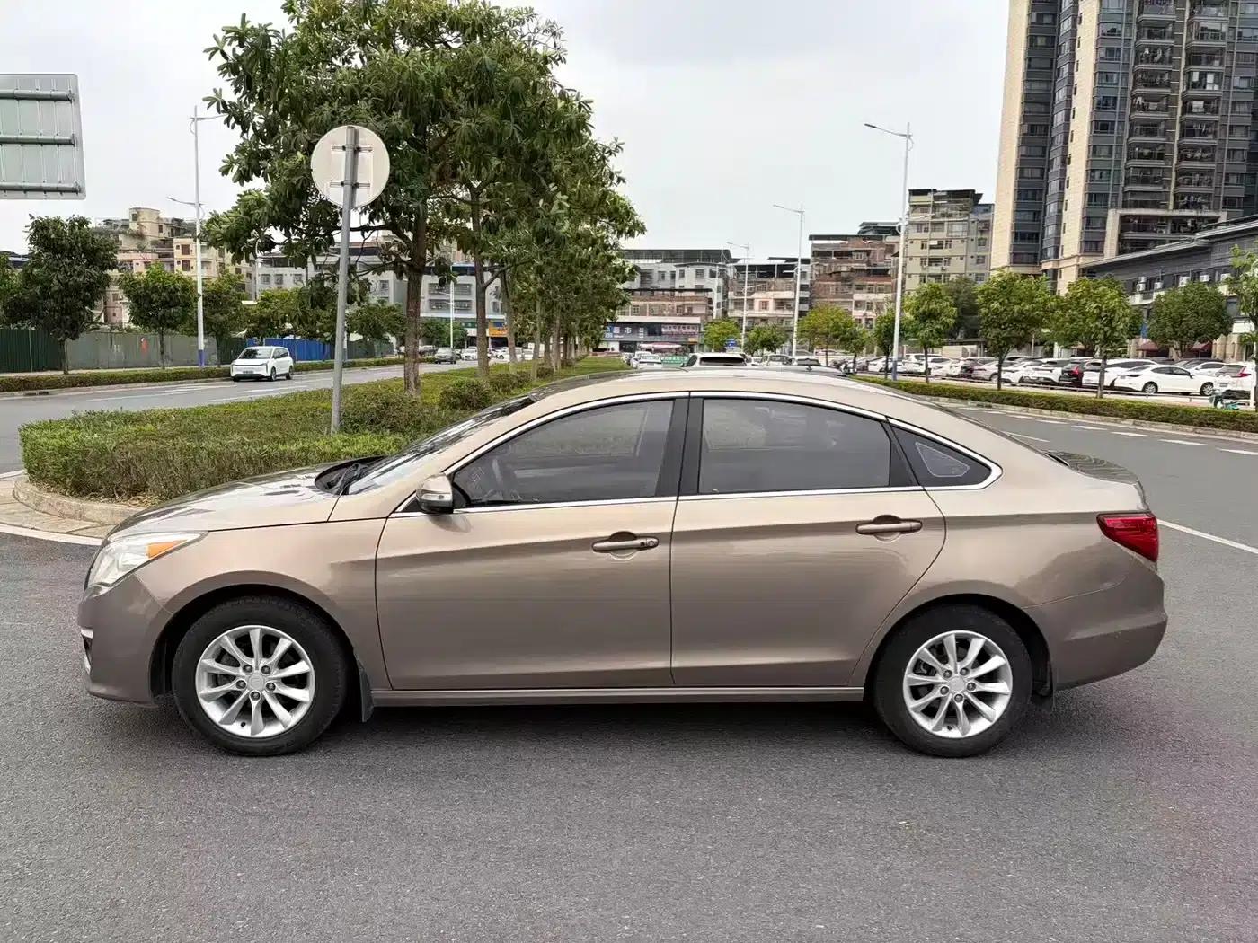 Jingyi S50 2014 1.6L CVT Flagship Edition — миниатюра 3