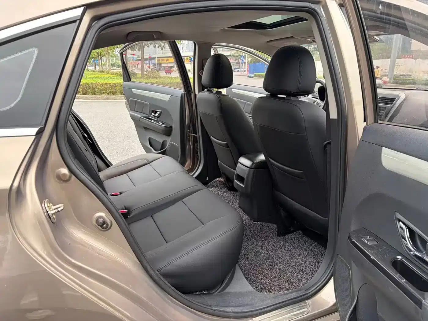 Jingyi S50 2014 1.6L CVT Flagship Edition — миниатюра 10