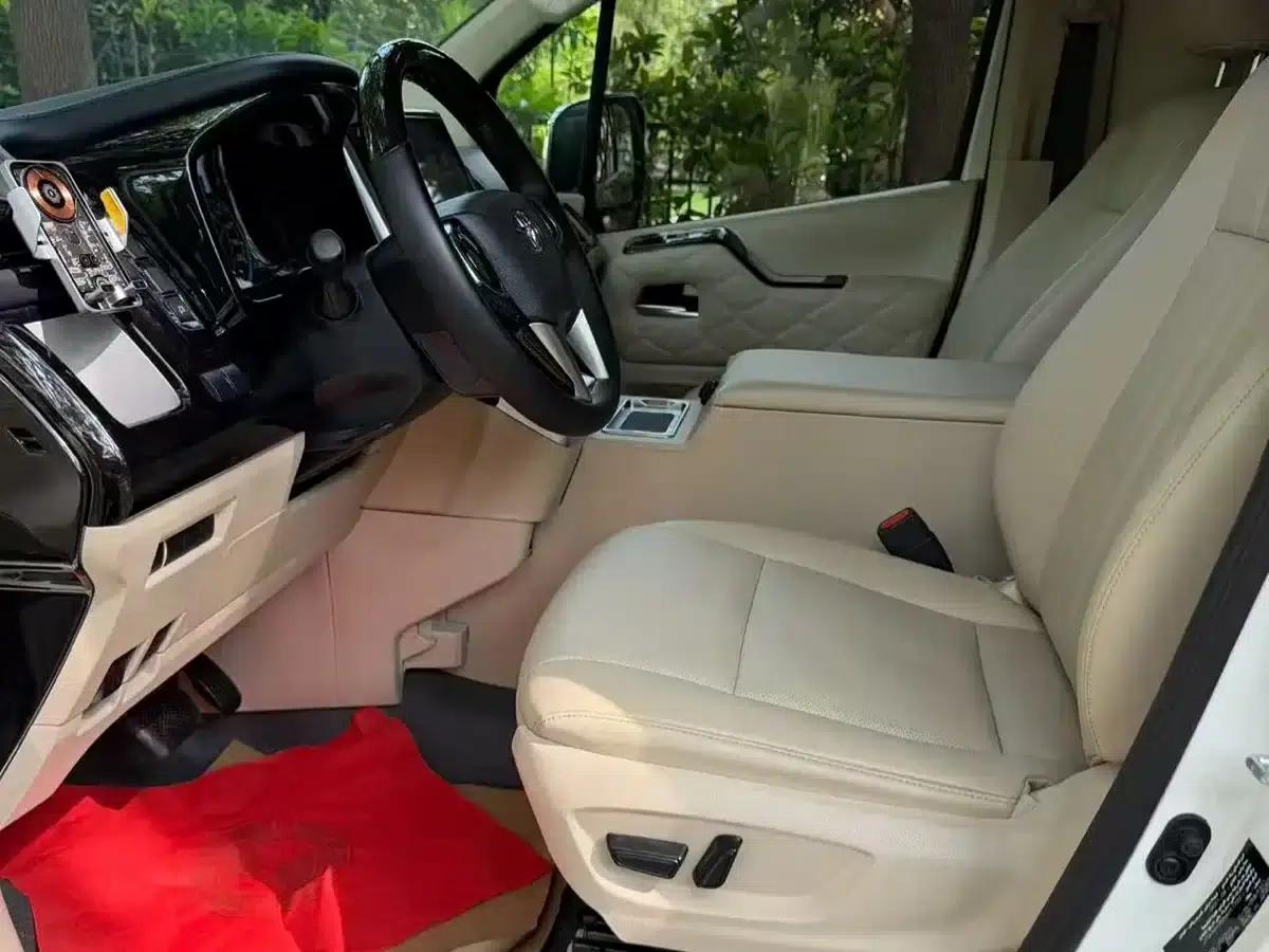 2021 HIACE 3.5L Middle East Edition — миниатюра 5