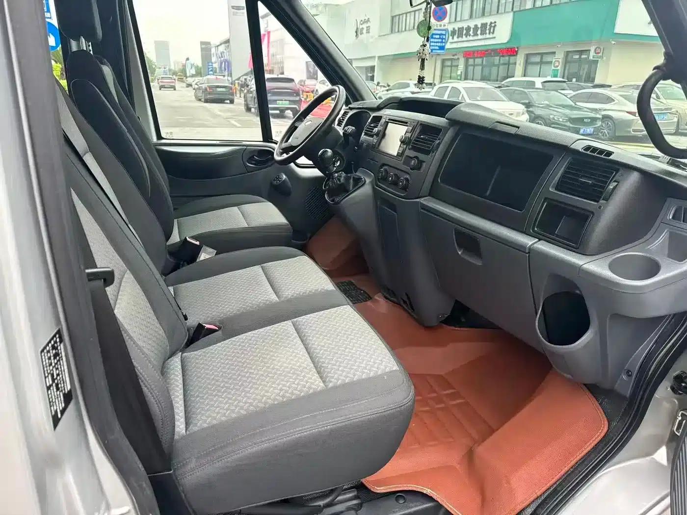 New Generation Ford Transit 2019 Model 2.2T Multi-functional Long Wheelbase Mid-roof 7-Seater National VI Emission Standard — миниатюра 4
