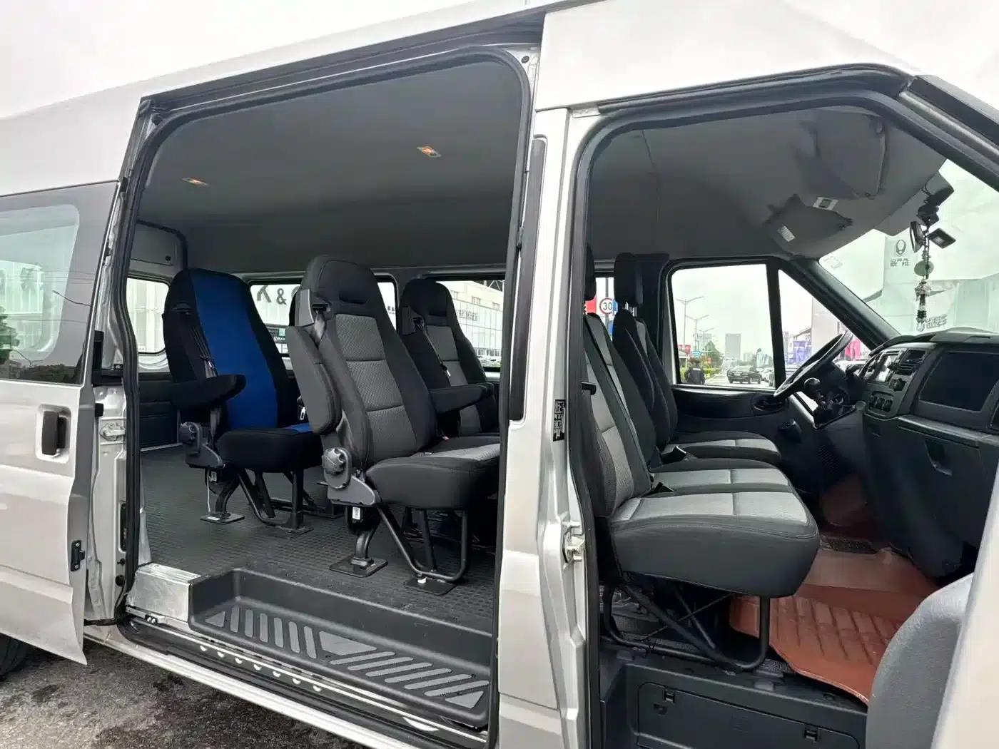 New Generation Ford Transit 2019 Model 2.2T Multi-functional Long Wheelbase Mid-roof 7-Seater National VI Emission Standard — миниатюра 5