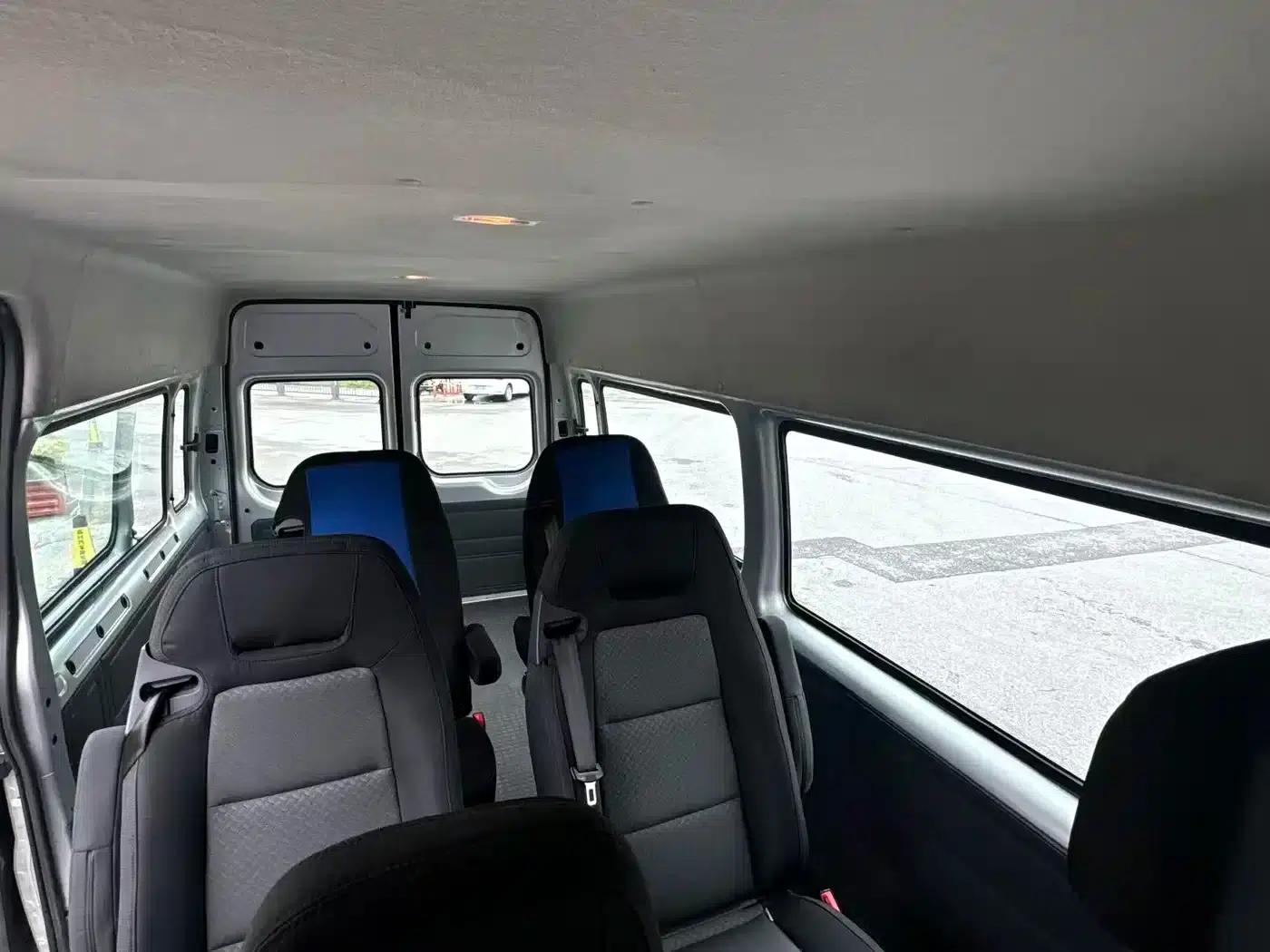 New Generation Ford Transit 2019 Model 2.2T Multi-functional Long Wheelbase Mid-roof 7-Seater National VI Emission Standard — миниатюра 6