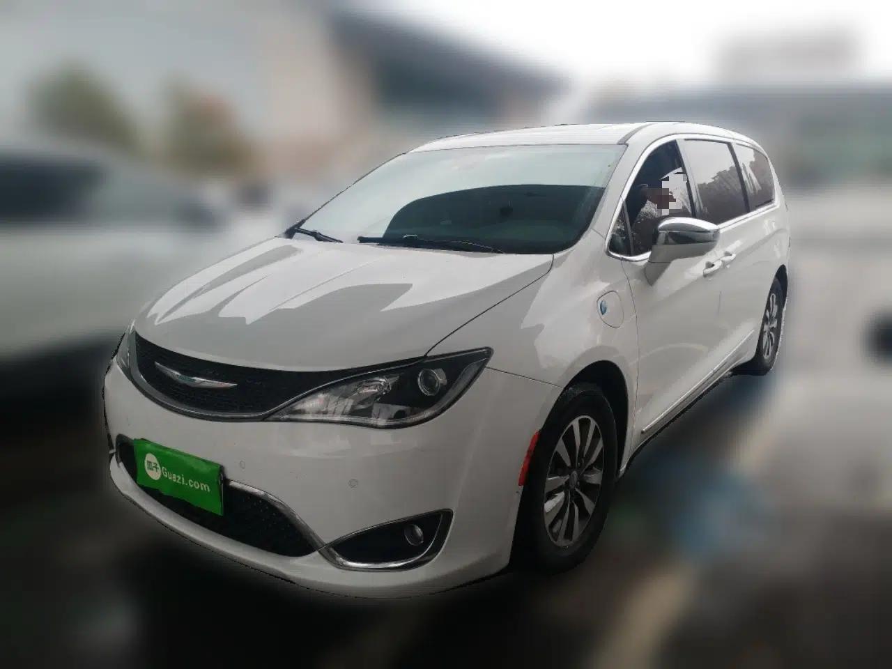 Chrysler Grand Voyager PHEV 2019 3.6L Plug-in Hybrid — миниатюра 1