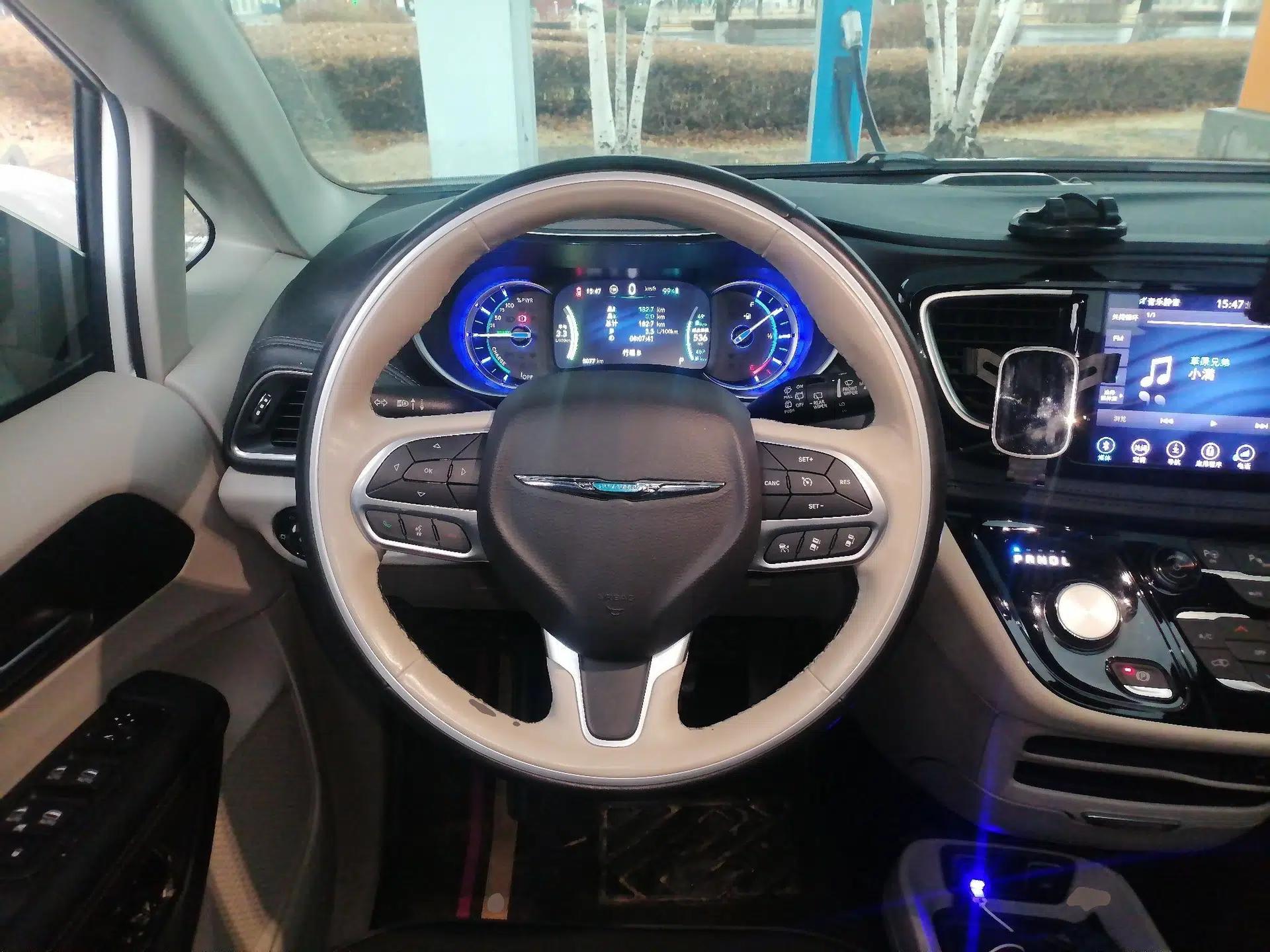 Chrysler Grand Voyager PHEV 2019 3.6L Plug-in Hybrid — миниатюра 11