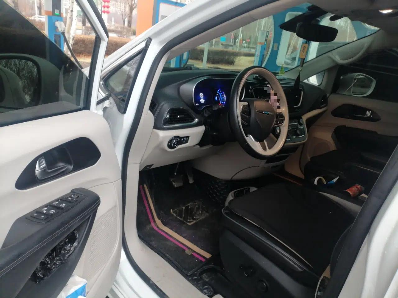 Chrysler Grand Voyager PHEV 2019 3.6L Plug-in Hybrid — миниатюра 17