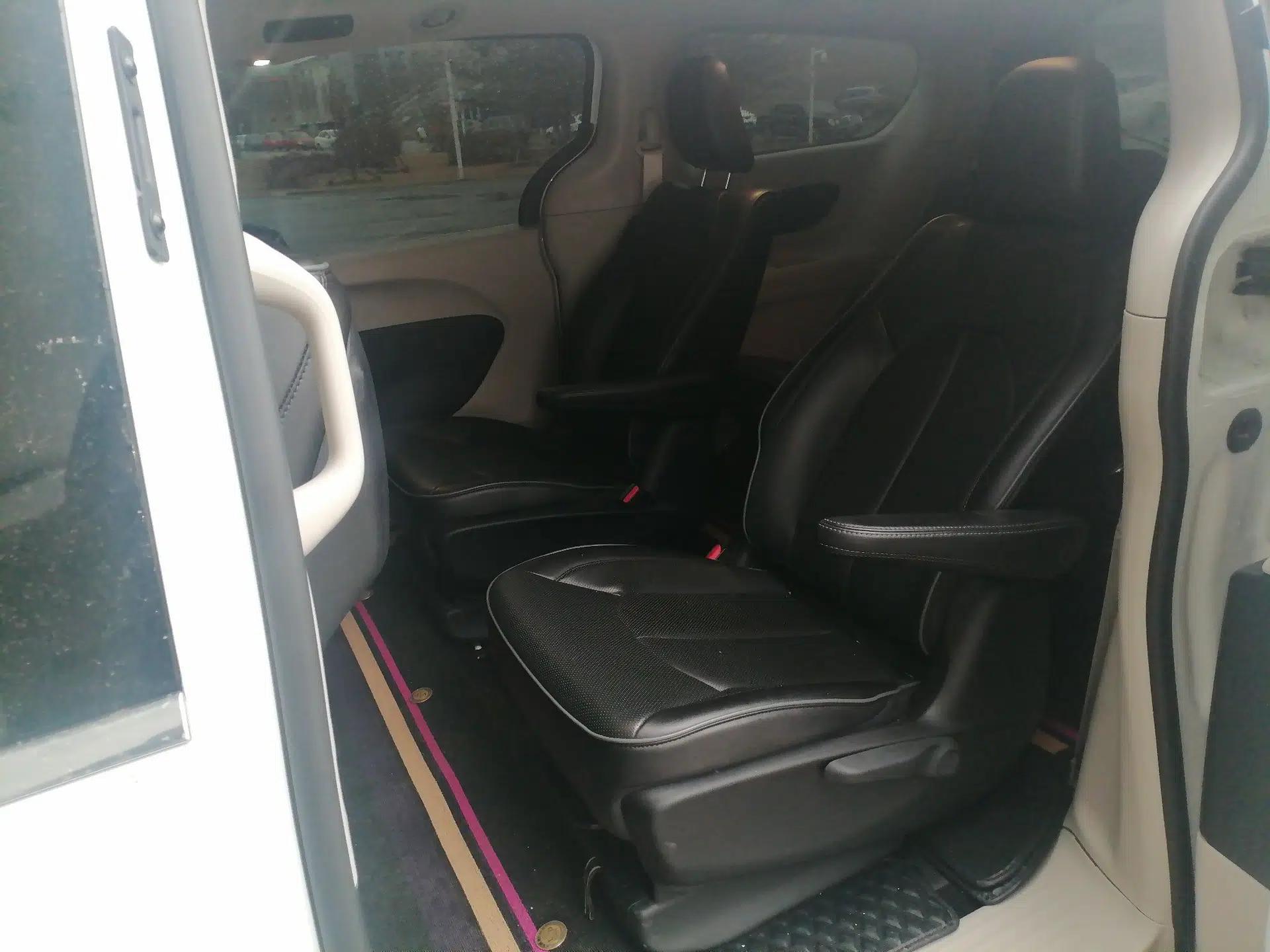Chrysler Grand Voyager PHEV 2019 3.6L Plug-in Hybrid — миниатюра 18