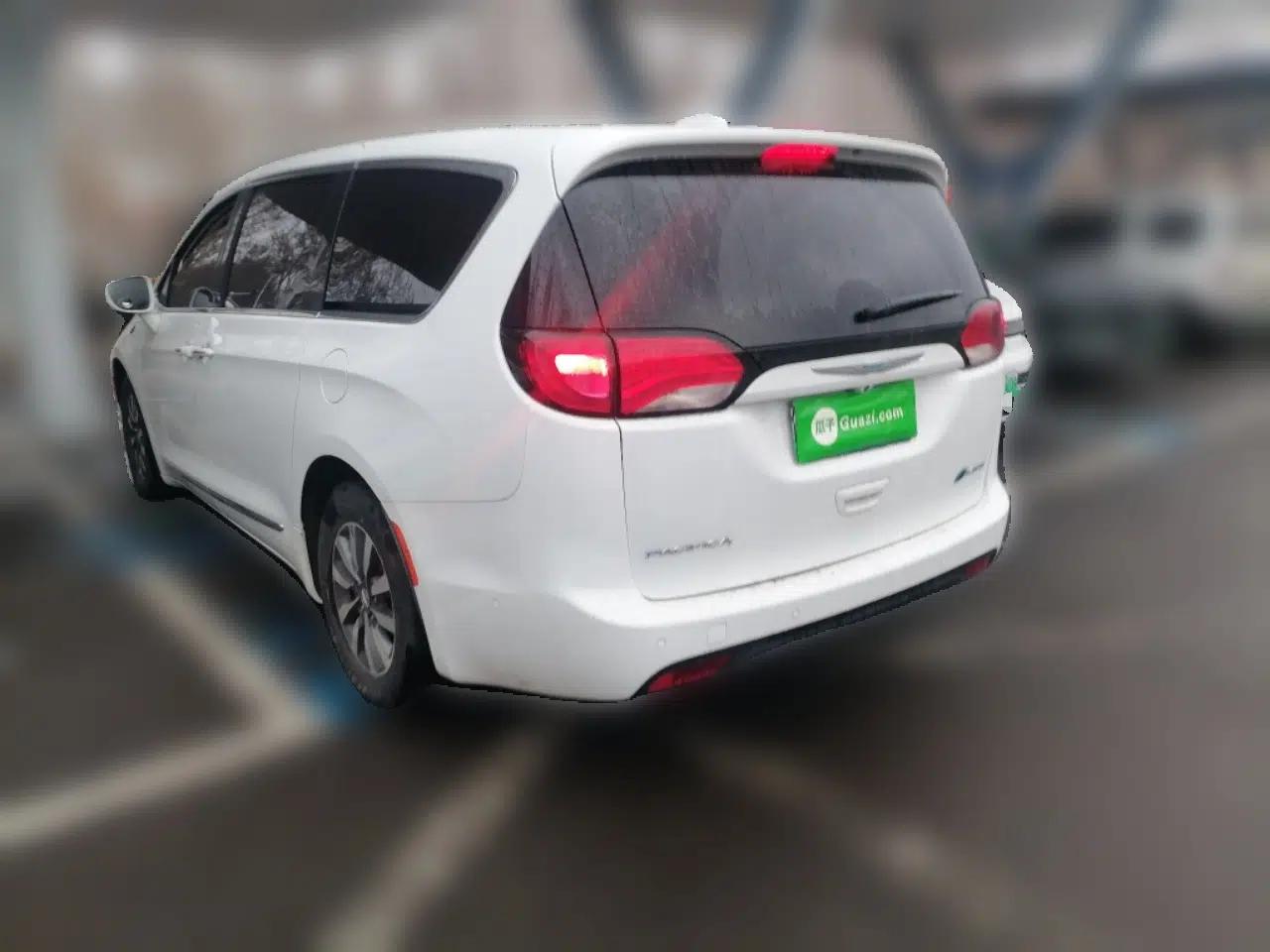 Chrysler Grand Voyager PHEV 2019 3.6L Plug-in Hybrid — миниатюра 4