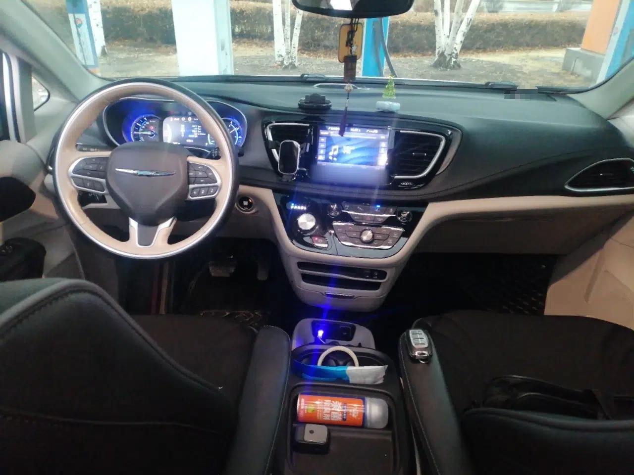 Chrysler Grand Voyager PHEV 2019 3.6L Plug-in Hybrid — миниатюра 10