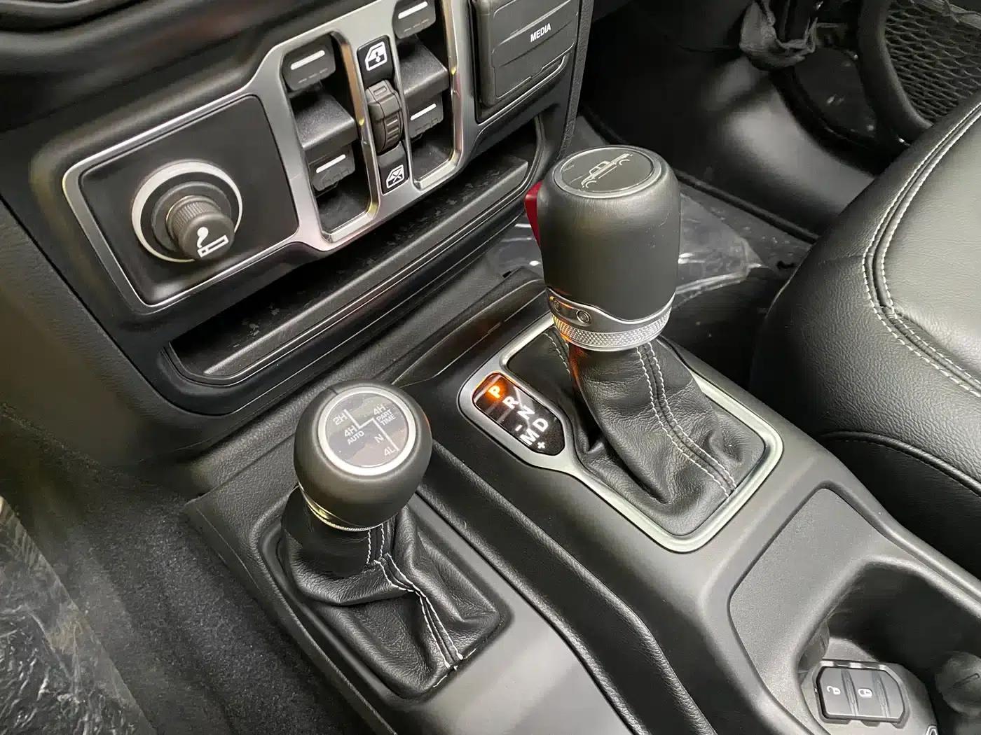 Gladiator 2023 3.6L Overland — миниатюра 8