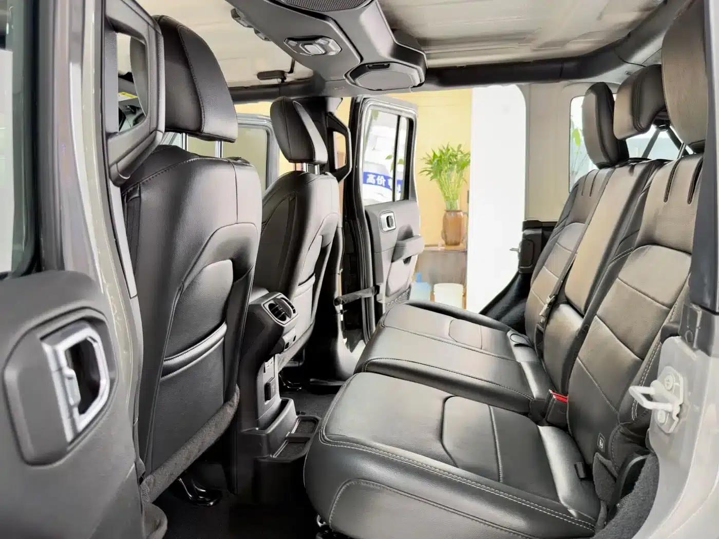 Jeep Wrangler New Energy 2021 Model 4-Door 2.0T 4xe Sahara First Edition — миниатюра 11