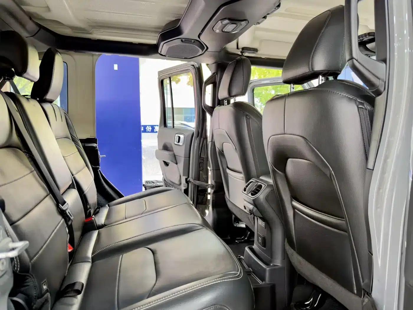 Jeep Wrangler New Energy 2021 Model 4-Door 2.0T 4xe Sahara First Edition — миниатюра 14