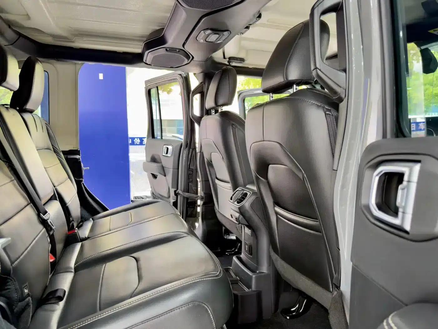 Jeep Wrangler New Energy 2021 Model 4-Door 2.0T 4xe Sahara First Edition — миниатюра 15