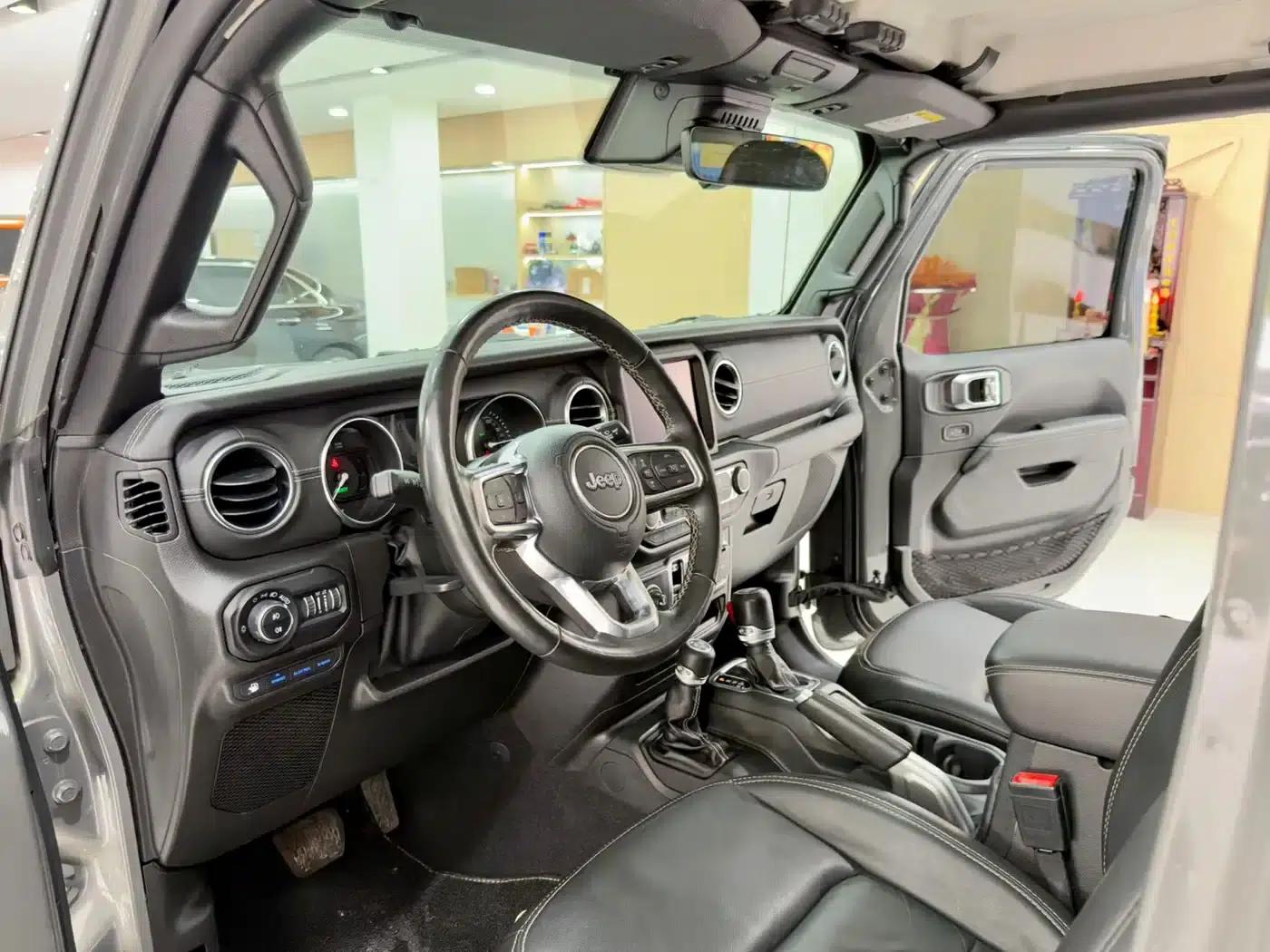 Jeep Wrangler New Energy 2021 Model 4-Door 2.0T 4xe Sahara First Edition — миниатюра 4