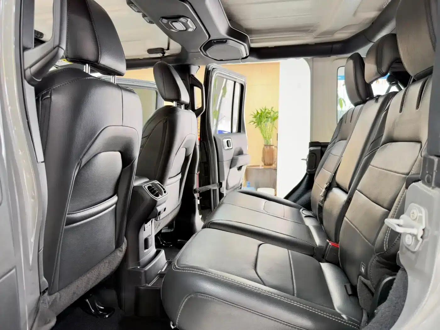 Jeep Wrangler New Energy 2021 Model 4-Door 2.0T 4xe Sahara First Edition — миниатюра 6