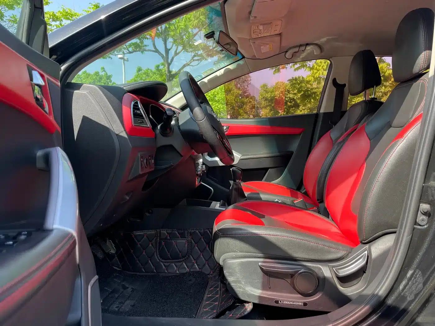 Refine S2 2016 1.5L Manual Deluxe Intelligent Two-Tone Edition — миниатюра 4