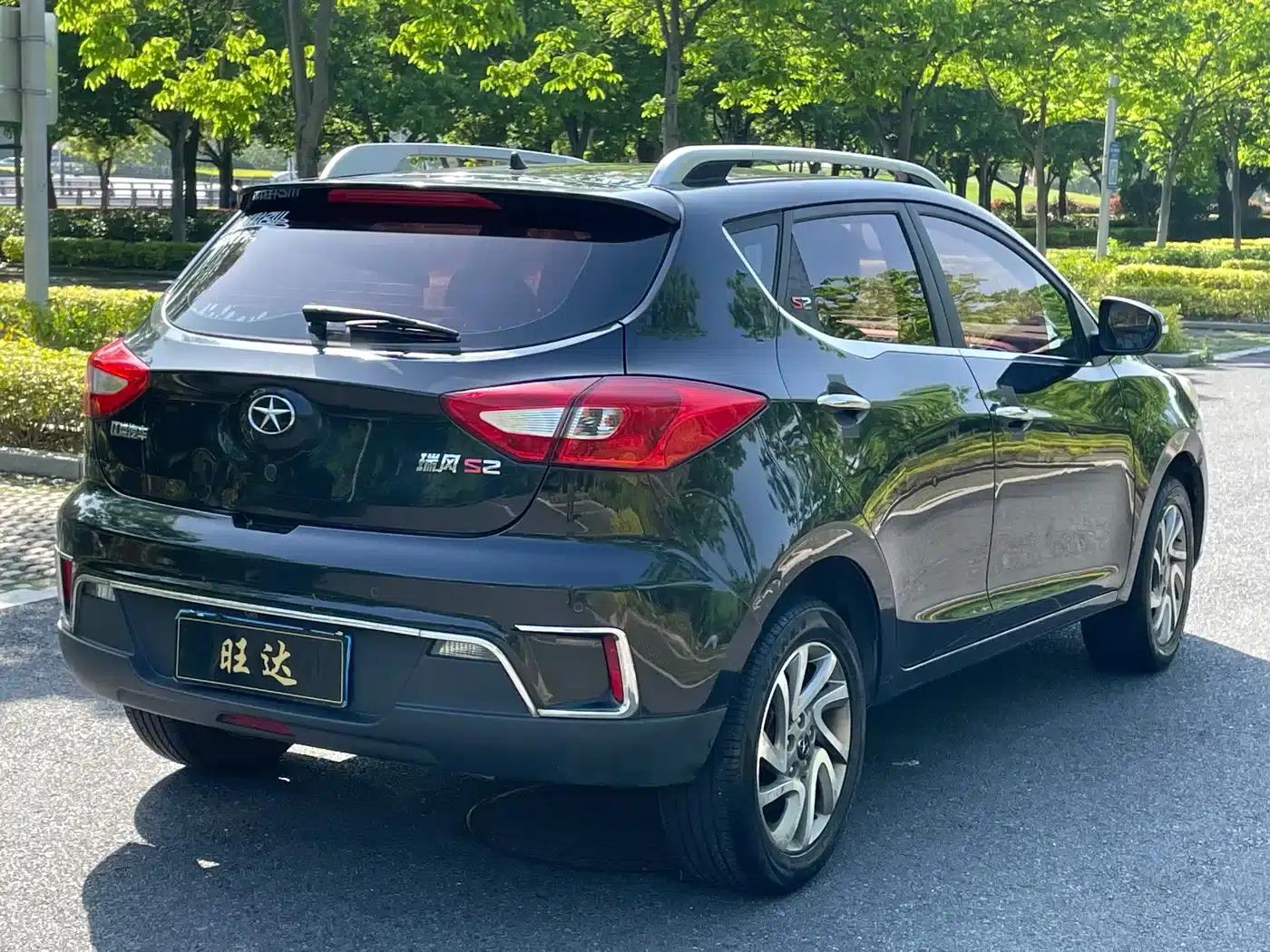 Refine S2 2016 1.5L Manual Deluxe Intelligent Two-Tone Edition — миниатюра 8
