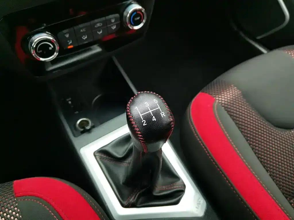 Refine S2 2017 1.5L Manual Deluxe Connected Edition — миниатюра 13