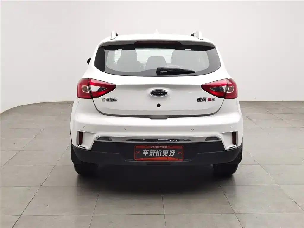 Refine S2 2017 1.5L Manual Deluxe Connected Edition — миниатюра 4