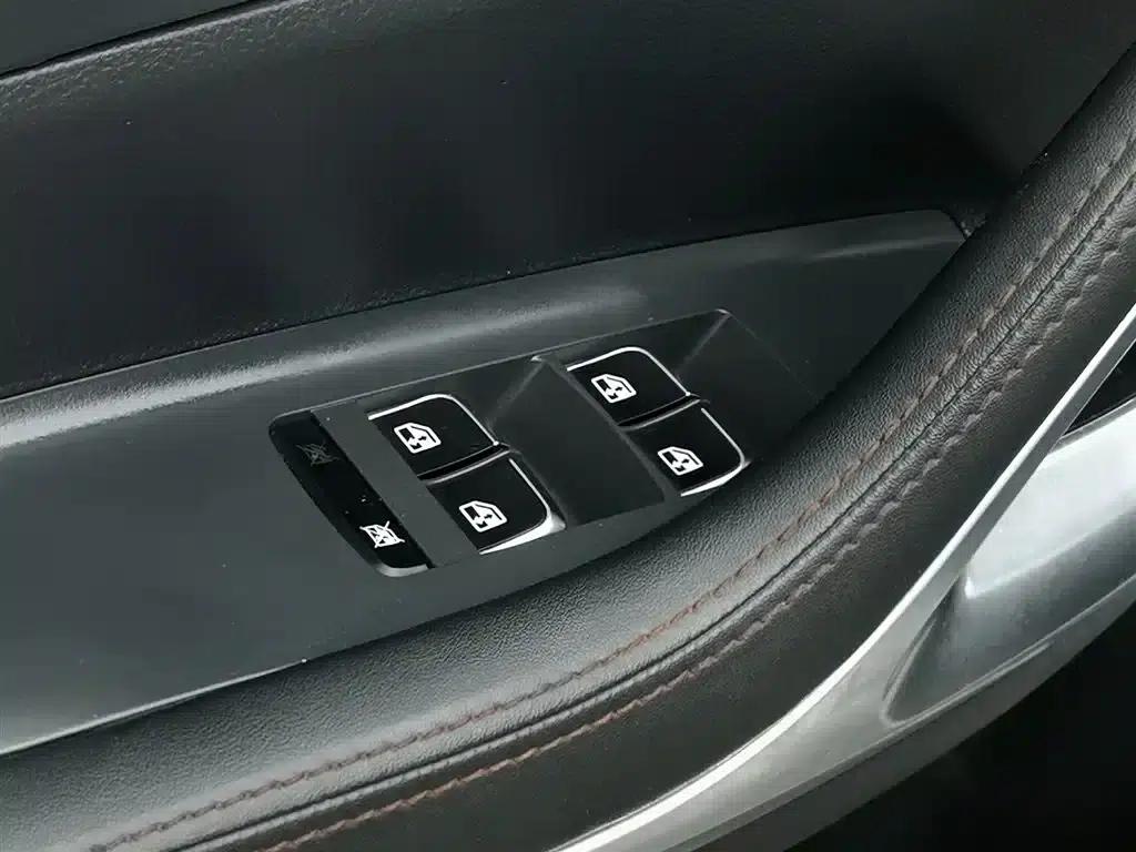 Refine S7 2017 1.5T Automatic Comfort Model — миниатюра 8