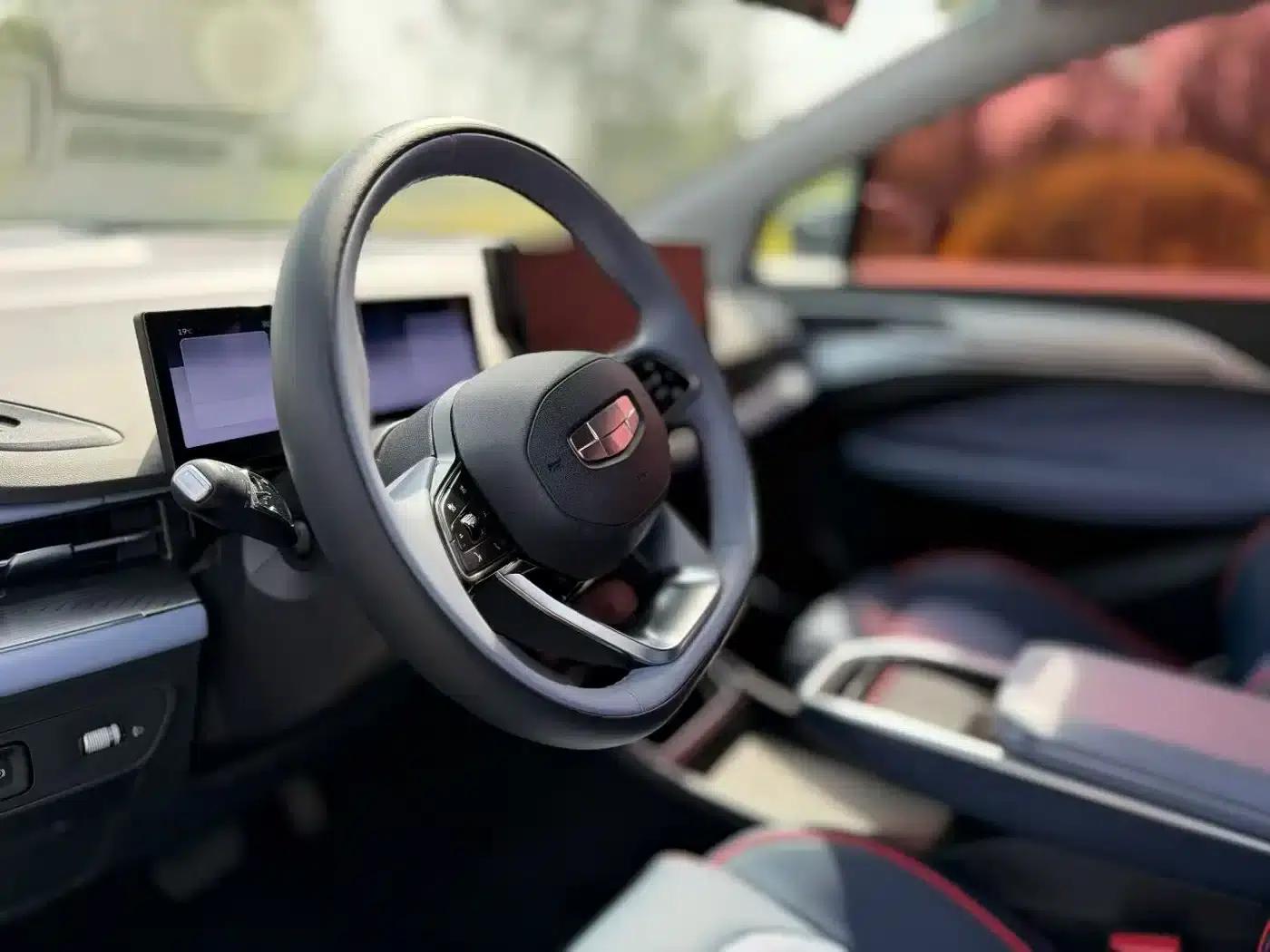 Geely Geometry M6 2022 450 New Enjoyment Edition — миниатюра 5