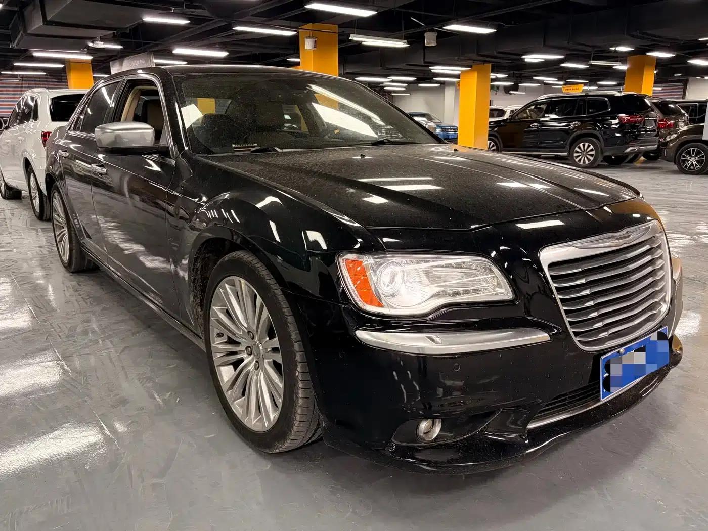 2013 Chrysler 300C Imported Model 3.6L Premium Edition — миниатюра 3