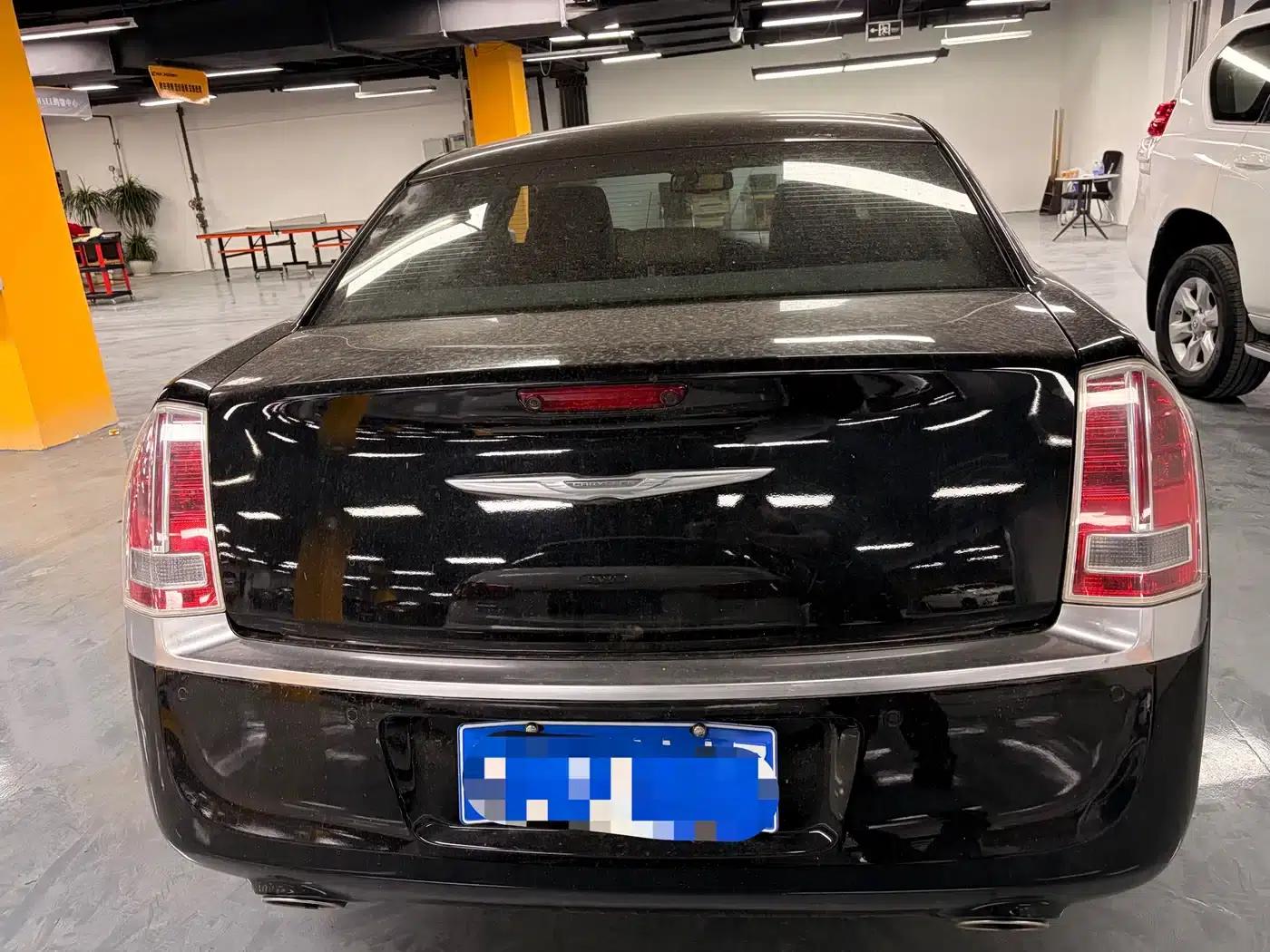 2013 Chrysler 300C Imported Model 3.6L Premium Edition — миниатюра 9